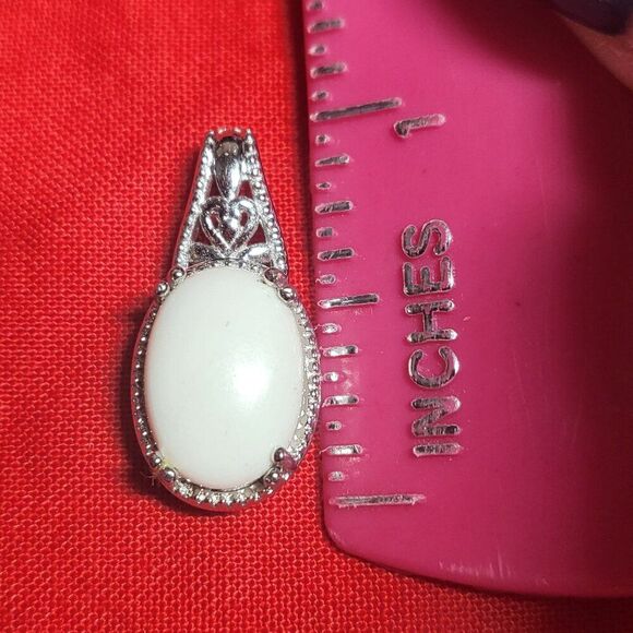 Luna Chalcedony Solitaire Copper Pendant - Picture 7 of 7